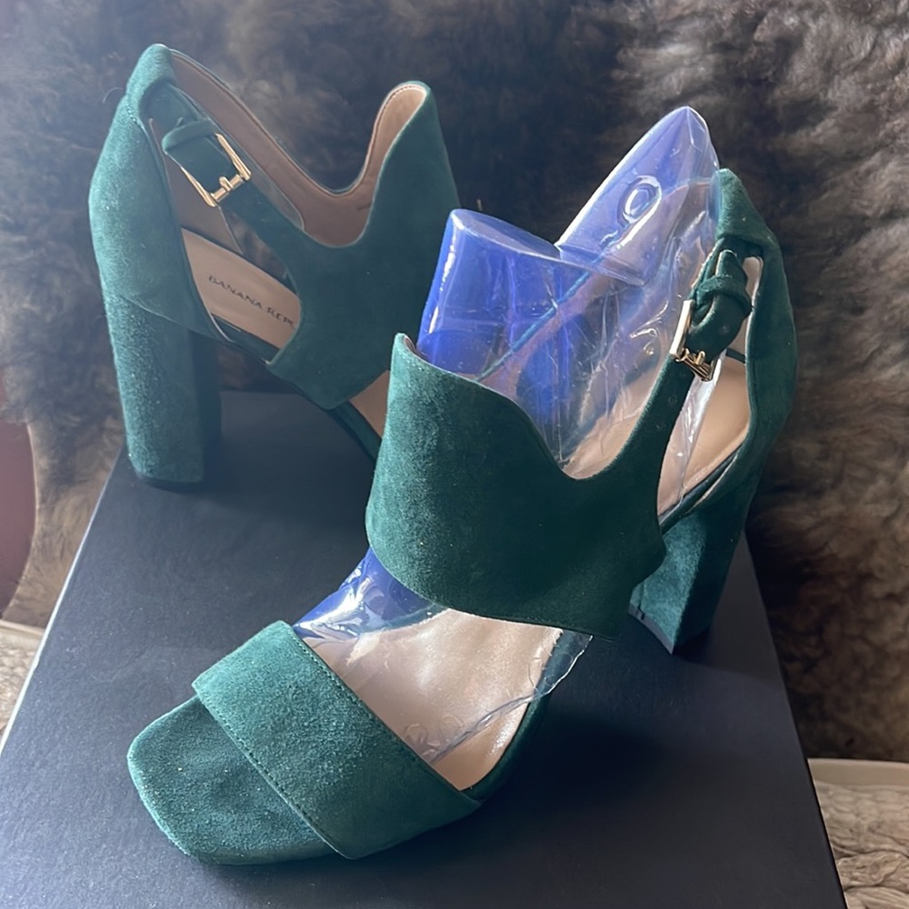 Banana Republic Heels - Green - size 6
